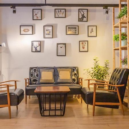Folk Poshtel Silom Bed and Breakfast Bangkok Eksteriør billede