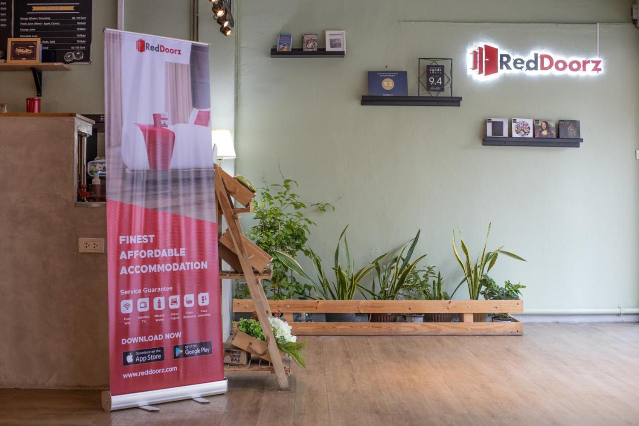 Folk Poshtel Silom Bed and Breakfast Bangkok Eksteriør billede