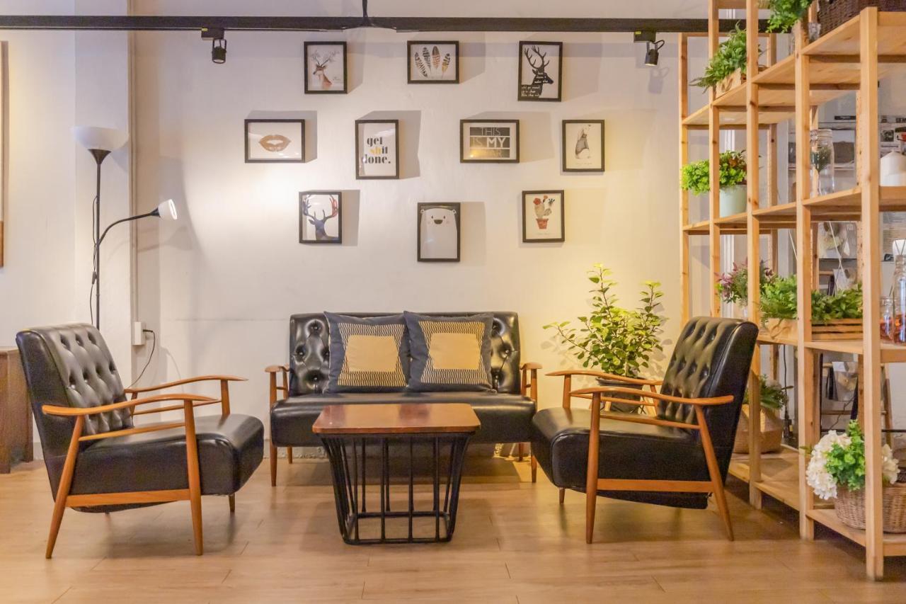 Folk Poshtel Silom Bed and Breakfast Bangkok Eksteriør billede